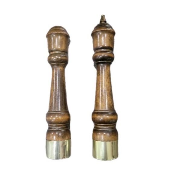 Vintage MCM Wooden Salt & Pepper Shakers Brass‎ Accents Mid-Century Kitchenware - Picture 2 of 8